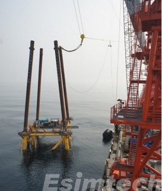 Subsea oil rig installation